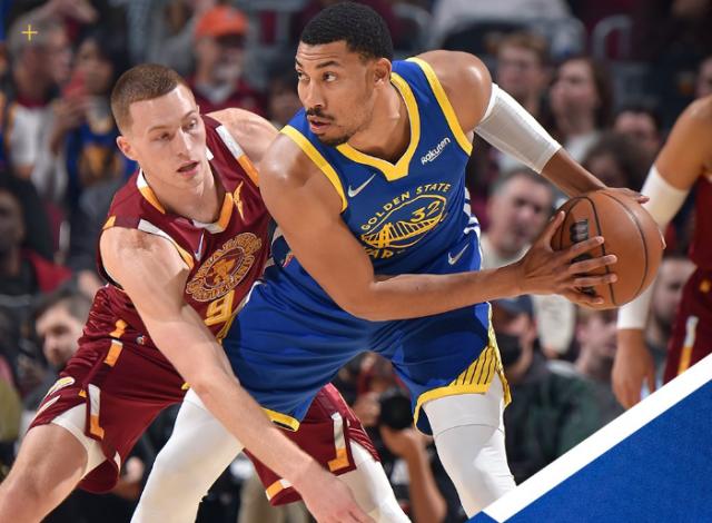 NBA直播-勇士防守崩盘险些翻车 库里续写疯狂目标最佳防阵