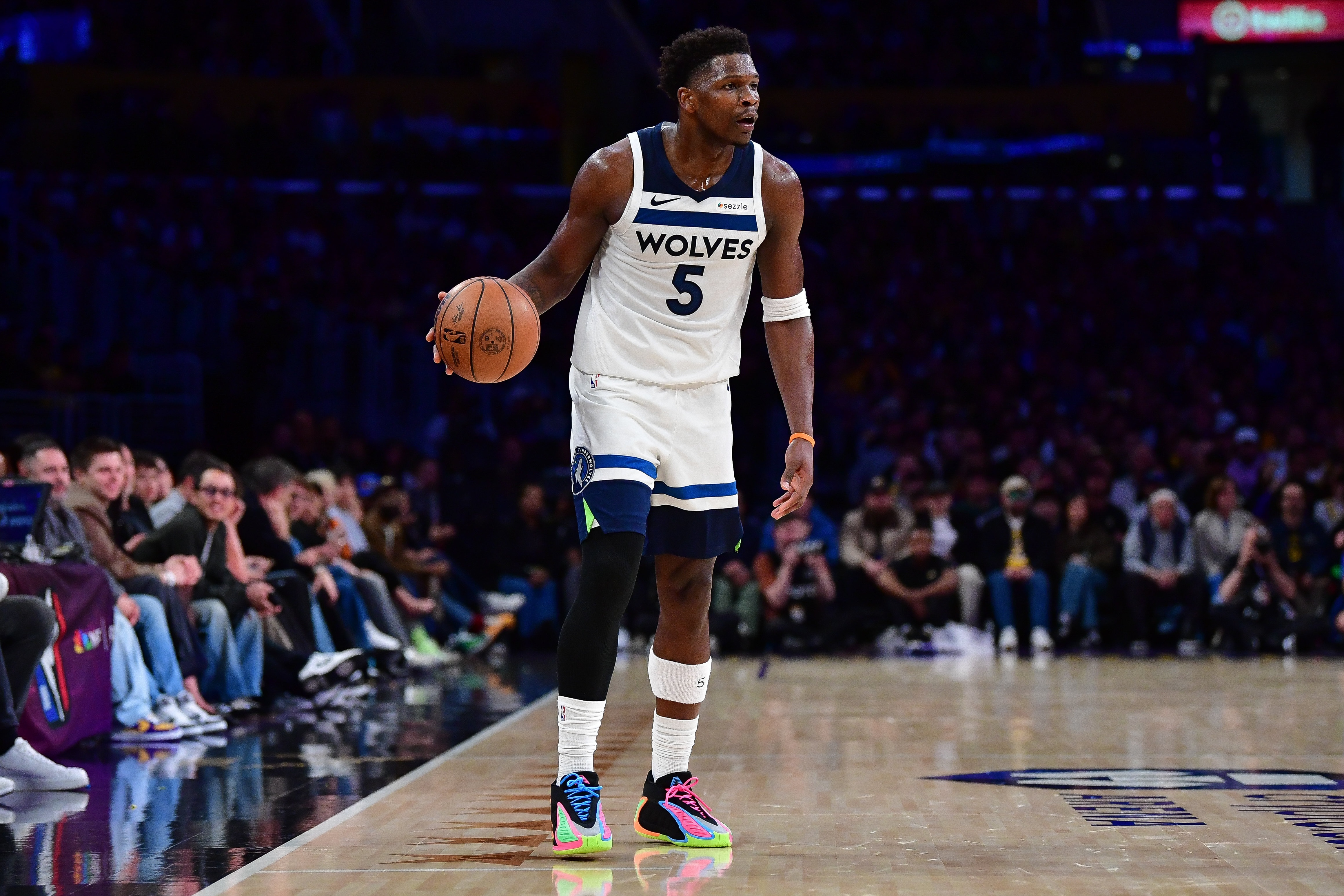 NBA直播-不在状态!爱德华兹半场三分3中0仅拿7分1板2助